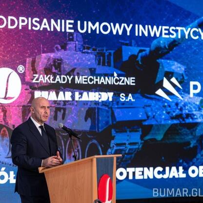 Podpisanie umowy inwestycyjnej w Bumar-Łabędy w Gliwicach, finansowana przez PGZ, warta 850 mln zł. (wygenerowano przez AI)