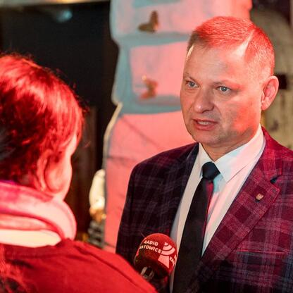 Rafał Adamczyk, członek Zarządu Województwa Śląskiego, podczas wywiadu na kampanii 