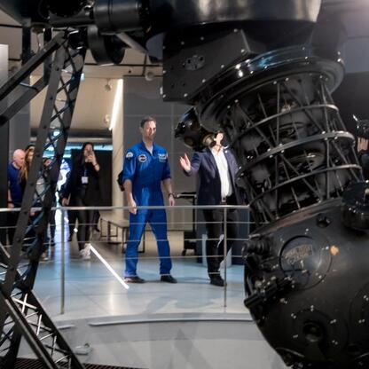 Astronauta Sławosz Uznański-Wiśniewski w Planetarium Śląskim z wizytą dla młodzieży i naukowców. (wygenerowano przez AI)