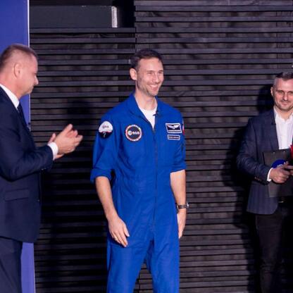 Astronauta Dr. Sławosz Uznański-Wiśniewski spotkał się z ludźmi w Planetarium Śląskim. (wygenerowano przez AI)