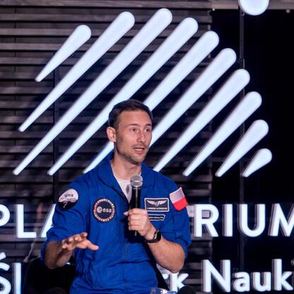 Astronauta Dr. Sławosz Uznański-Wiśniewski przemawia w Planetarium Śląskim podczas misji IGNIS 