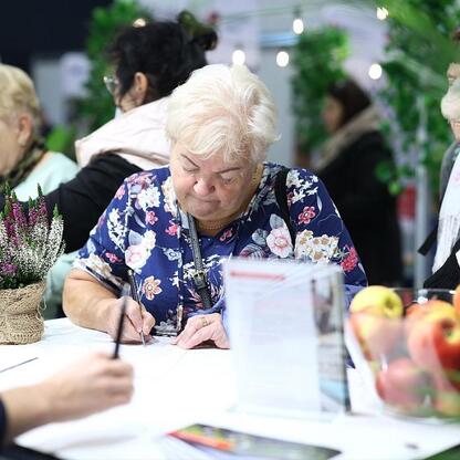 III edycja Centralnego Klubu Pacjenta na Stadionie Śląskim, edukacja zdrowotna i integracja międzypokoleniowa. (wygenerowano przez AI)