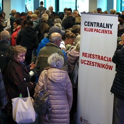 III edycja Centralnego Klubu Pacjenta na Stadionie Śląskim, zrzeszająca profilaktykę zdrowotną i edukację. (wygenerowano przez AI)