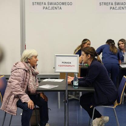 III edycja Centralnego Klubu Pacjenta na Stadionie Śląskim, edukacja zdrowotna i profilaktyka. (wygenerowano przez AI)