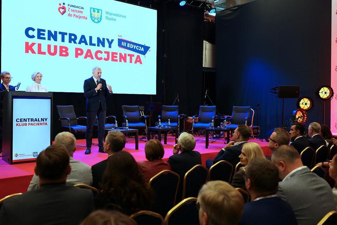 III edycja Centralnego Klubu Pacjenta na Stadionie Śląskim, edukacja zdrowotna i integracja międzypokoleniowa. (wygenerowano przez AI)