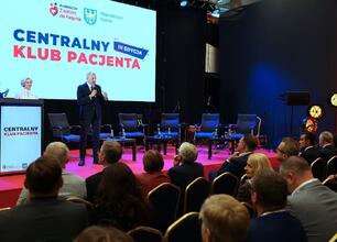 III edycja Centralnego Klubu Pacjenta na Stadionie Śląskim, edukacja zdrowotna i integracja międzypokoleniowa. (wygenerowano przez AI)