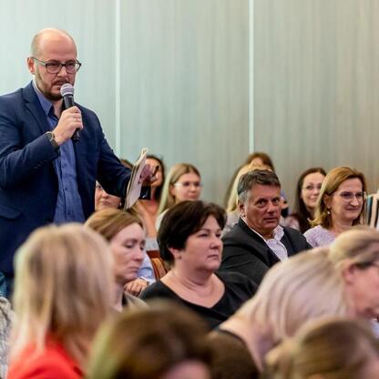 Konferencja o poprawie jakości powietrza w Śląskim Voivodztwie. (wygenerowano przez AI)