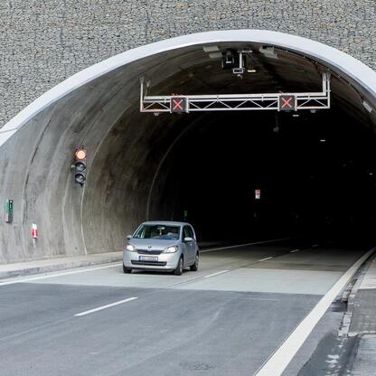 Nowy odcinek S1 w Beskidach: tunele i droga dla przyszłości. (wygenerowano przez AI)