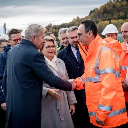 Oficjalne otwarcie odcinka S1 w Węgierskiej Górce, łączącego Beskidy z Via Carpatia. (wygenerowano przez AI)