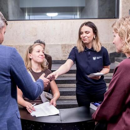Zwiedzanie Planetarium Śląskiego podczas transmisji 