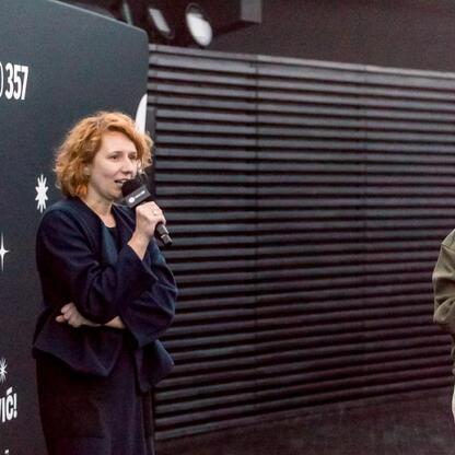 Radio 357 z Planetarium Śląskiego: wywiady i muzyka w kosmicznym spektaklu. (wygenerowano przez AI)