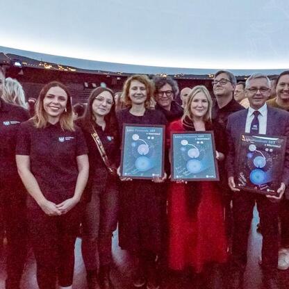 Grupa osób z Planetarium Śląskiego uczciła 208. notowanie 