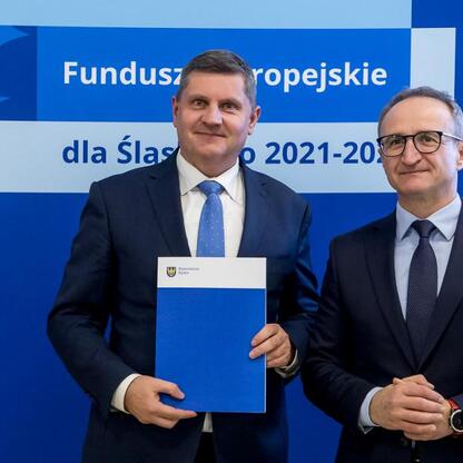Grzegorz Boski i Marcin Ryś przedstawiają projekty dofinansowane z Europejskiego Funduszu dla Śląska 2021-2027. (wygenerowano przez AI)