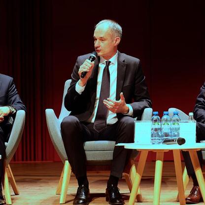 Panel dyskusyjny w Tychach, Polska, na konferencji 