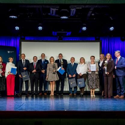 Na scenie podczas Forum Sołtysów, zwycięzcy konkursu 