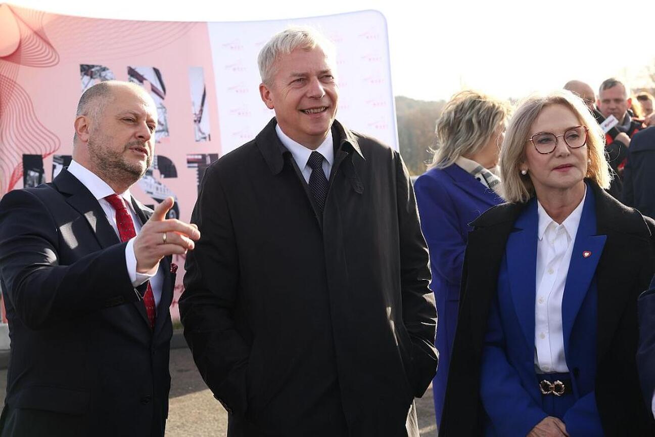 Na budowie trasy N-S w Rudzkie Śląskie, znamy postęp projektu, który połączy Bielszowicką z A4. (wygenerowano przez AI)