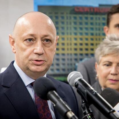 Konferencja prasowa w Sosnowcu: Inwestycje w leczenie onkologiczne i modernizację szpitala. (wygenerowano przez AI)