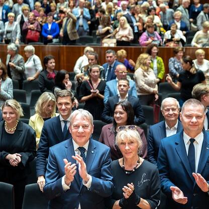 Jubileuszowy koncert dla seniorów w NOSPR, Śląsk. (wygenerowano przez AI)