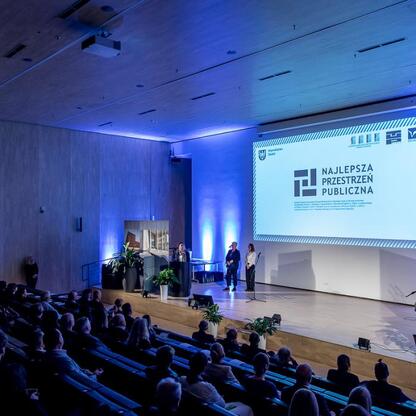 Wernisaż nagród dla najlepszych przestrzeni publicznych Śląska w Muzeum Śląskim w Katowicach. (wygenerowano przez AI)