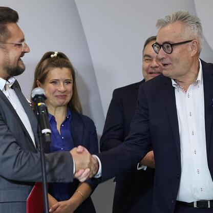 Katowice, 12 listopada 2023 r. - Wizytacja i prezentacja nowego systemu radioterapii adaptacyjnej w Katowickim Centrum Onkologii. Wizyta wicemarszałka Leszka Pietraszka i parlamentarzystów. (wygenerowano przez AI)