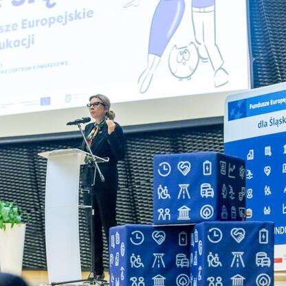Konferencja o Funduszach Europejskich dla edukacji w Katowicach. (wygenerowano przez AI)