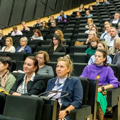 Konferencja o roli Funduszy Europejskich w edukacji w Katowicach. (wygenerowano przez AI)