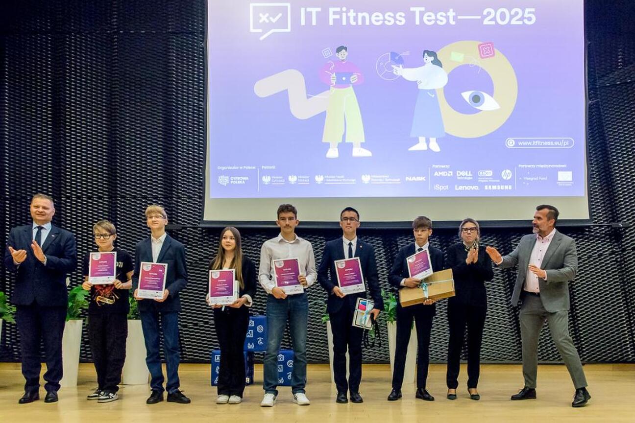 Zajęci uczestnicy konferencji o Funduszach Europejskich dla edukacji w Katowicach. (wygenerowano przez AI)
