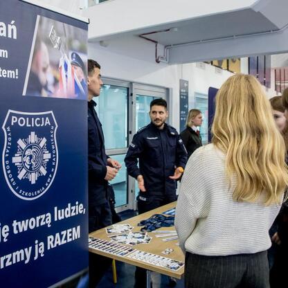 Recruitment booth for the Silesian Police at Superauto.pl Stadium in Katowice, Poland. (wygenerowano przez AI)