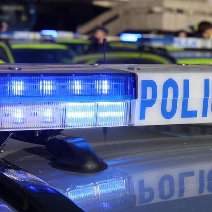 Nowoczesne hybrydowe radiowozy Kia Niro Hybrid dla śląskiej policji. (wygenerowano przez AI)