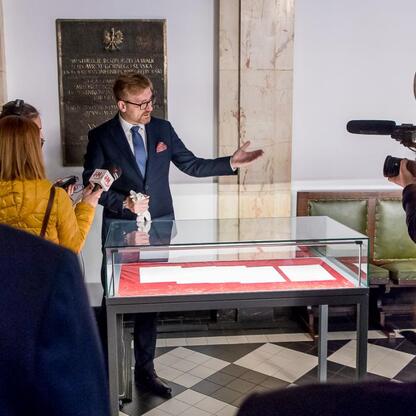 Konferencja w Sali Sejmu Śląskiego, uczczenie 60. rocznicy listu polskich biskupów do niemieckich. (wygenerowano przez AI)