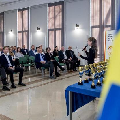 Śląski Szkolny Związek Sportowy: ceremonia wręczenia nagród w Urzędzie Marszałkowskim. (wygenerowano przez AI)