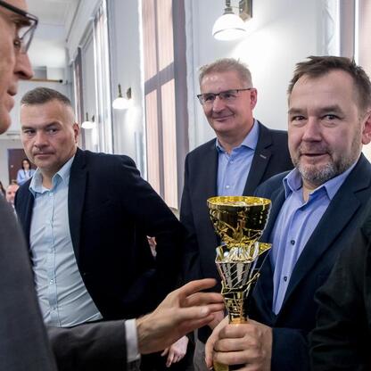Oficjalna prezentacja zwycięzców Urzędu Marszałkowskiego Śląskiego. (wygenerowano przez AI)