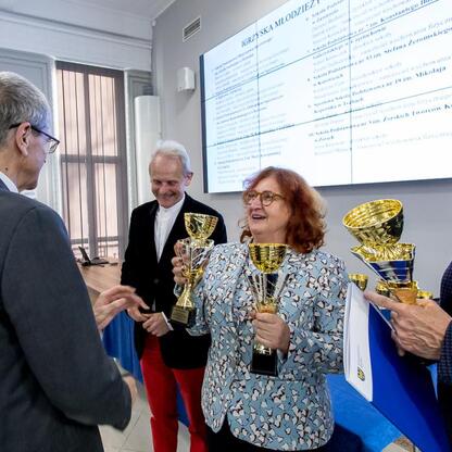 Zajęcia sportowe szkół o Puchar Marszałka Województwa Śląskiego, nagrody dla zwycięzców. (wygenerowano przez AI)
