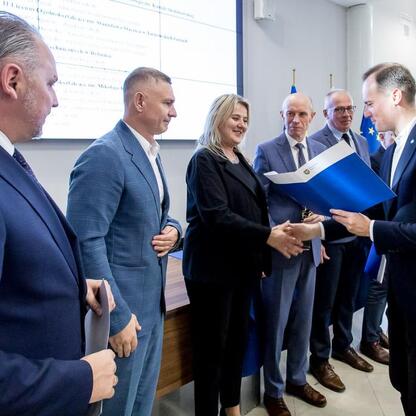 Wernisaż nagród dla zwycięzców sportowych szkół województwa śląskiego. (wygenerowano przez AI)