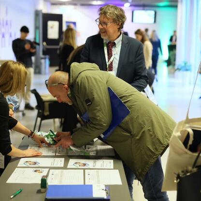 II Śląskie Forum Sprawiedliwej Transformacji w Silesian Museum. Dyskusje o przyszłości regionów górniczych po 2027 roku. (wygenerowano przez AI)