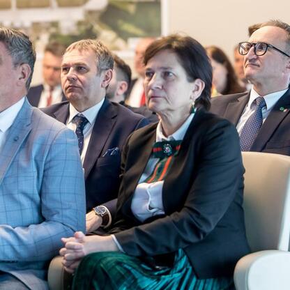 Grzegorz Boski, wicemarszałek Województwa Śląskiego, podczas konferencji o przejęciu kontroli nad Katowice Airport. (wygenerowano przez AI)