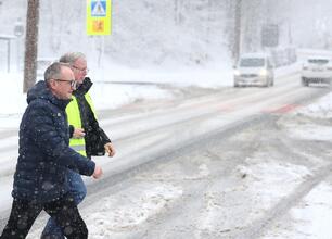 Nowo wyremontowana droga wojewódzka nr 941 w Wiśle, modernizacja kosztująca 8,5 mln zł. (wygenerowano przez AI)