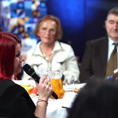 Śląskie Rada Seniorów w Telewizji Katowice. Spotkanie konsultacyjne. (wygenerowano przez AI)