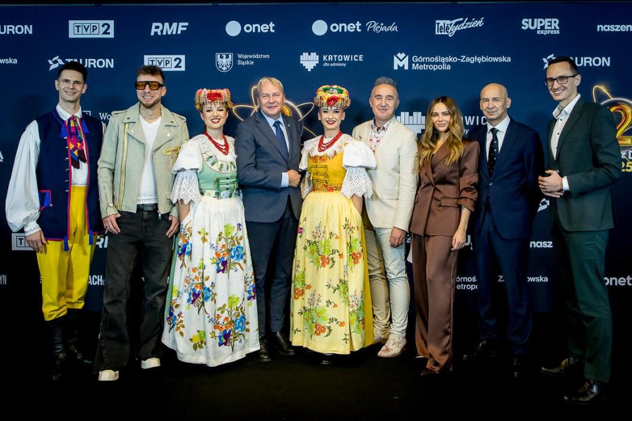 Zapowiadany jest wyjątkowy koncert Sylwestrowe Emocje pod Spodem, z udziałem gwiazd polskiej sceny muzycznej. (wygenerowano przez AI)