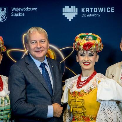 Wojciech Saługa, Marszałek Województwa Śląskiego, na konferencji prasowej przed Sylwestrem w Katowicach. (wygenerowano przez AI)