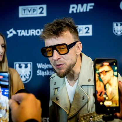 Moment z konferencji prasowej przed Sylwestrem pod Spodem w Katowicach. (wygenerowano przez AI)