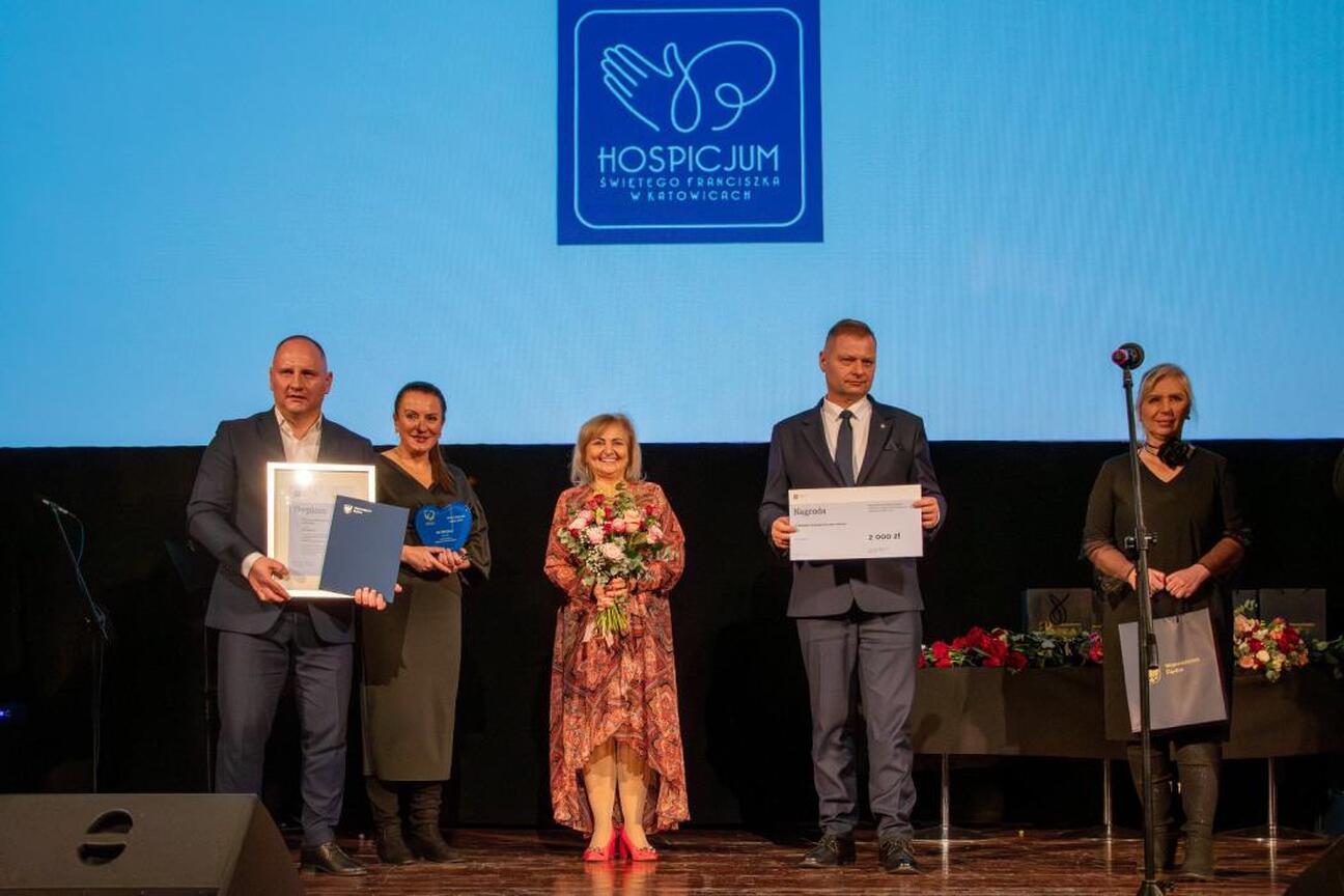 Wernisaż Śląskie Orły Wolontariatu 2025, nagrody dla wolontariuszy i organizacji. (wygenerowano przez AI)