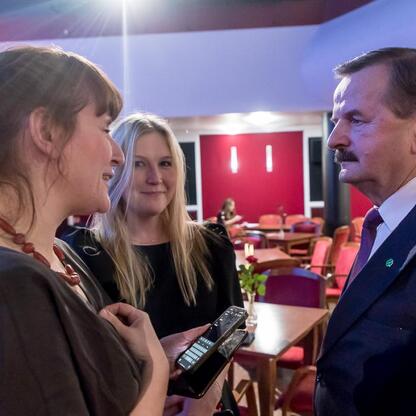 Wernisaż nagród Marszałka Województwa Śląskiego w Kinoteatrze Rialto. (wygenerowano przez AI)