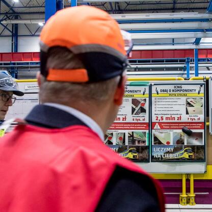 Pracownicy Alstom w Chorzowie produkują pociągi dla PKP Intercity. (wygenerowano przez AI)