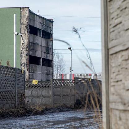 Zlikwidowano składowisko niebezpiecznych odpadów w Katowicach-Szopienicach. (wygenerowano przez AI)
