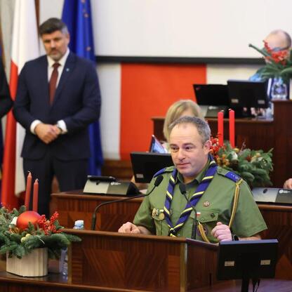 Wojciech Saługa, Marszałek Województwa Śląskiego, przyjmuje budżet 2026 roku podczas sesji Sejmiku. (wygenerowano przez AI)