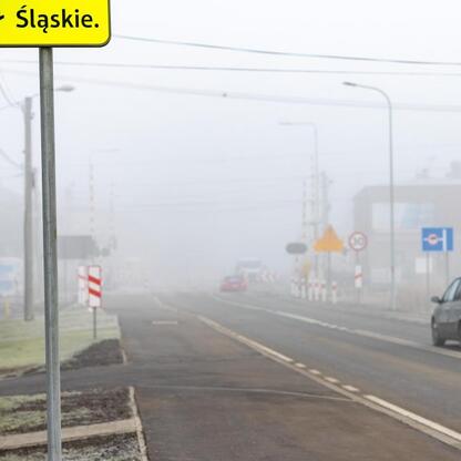 Marszałek Saługa, wicemarszałek Boski i wójci Ryś oraz Pasierbek-Konieczny podsumowują realizację przebudowy DW 928. (wygenerowano przez AI)