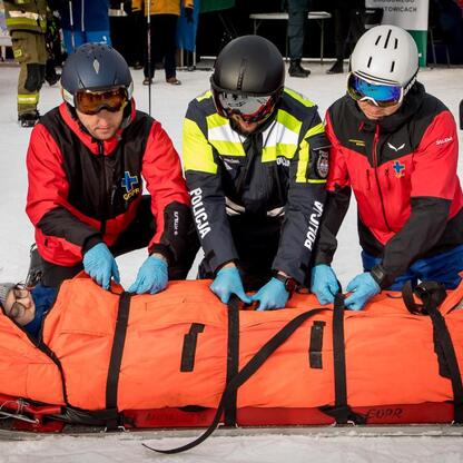 Ski patrol officers on snowy slope, winter sports event. (wygenerowano przez AI)