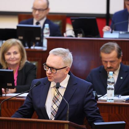 Formalna sesja parlamentarna w Śląsku, rok 2026 jako Rok Miasta Częstochowy. (wygenerowano przez AI)