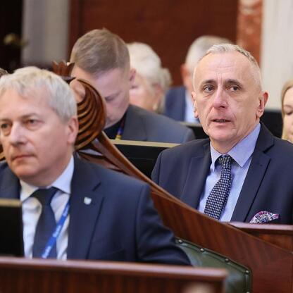 Wizytacja Sejmiku Województwa Śląskiego, dyskusja o regionalnych projektach i finansowaniu infrastruktury. (wygenerowano przez AI)